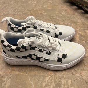 Vans ultra range exo women’s size 8